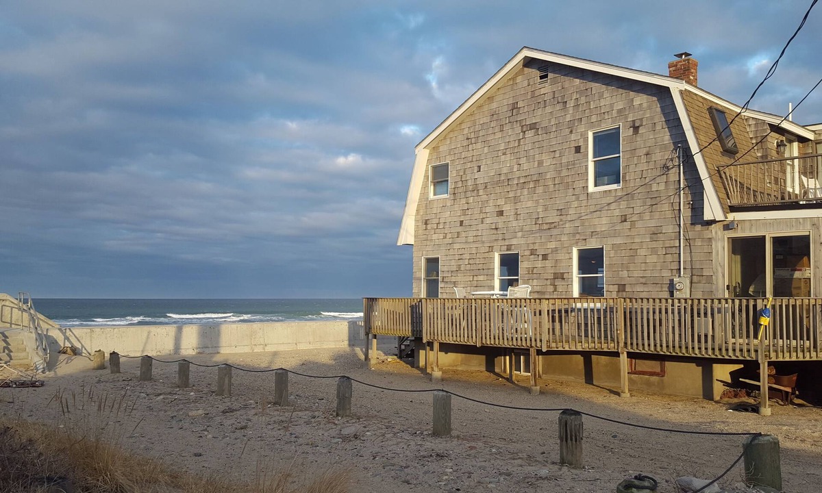 Ocean Bluff-Brant Rock House | Direct Oceanfront - Spacious 4-bedroom house in peaceful Marshfield with AC