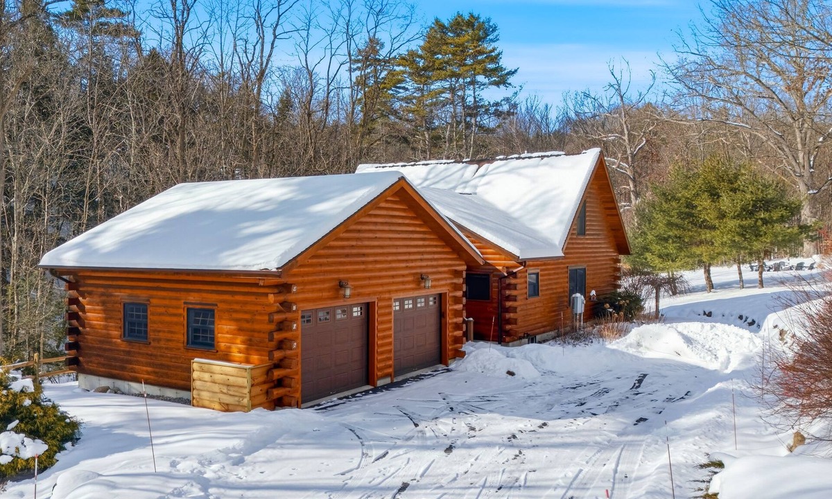 North Lake George House | Dog-friendly house w/gas fireplace, bbq grill, balcony, w/d, wifi, Roku TV