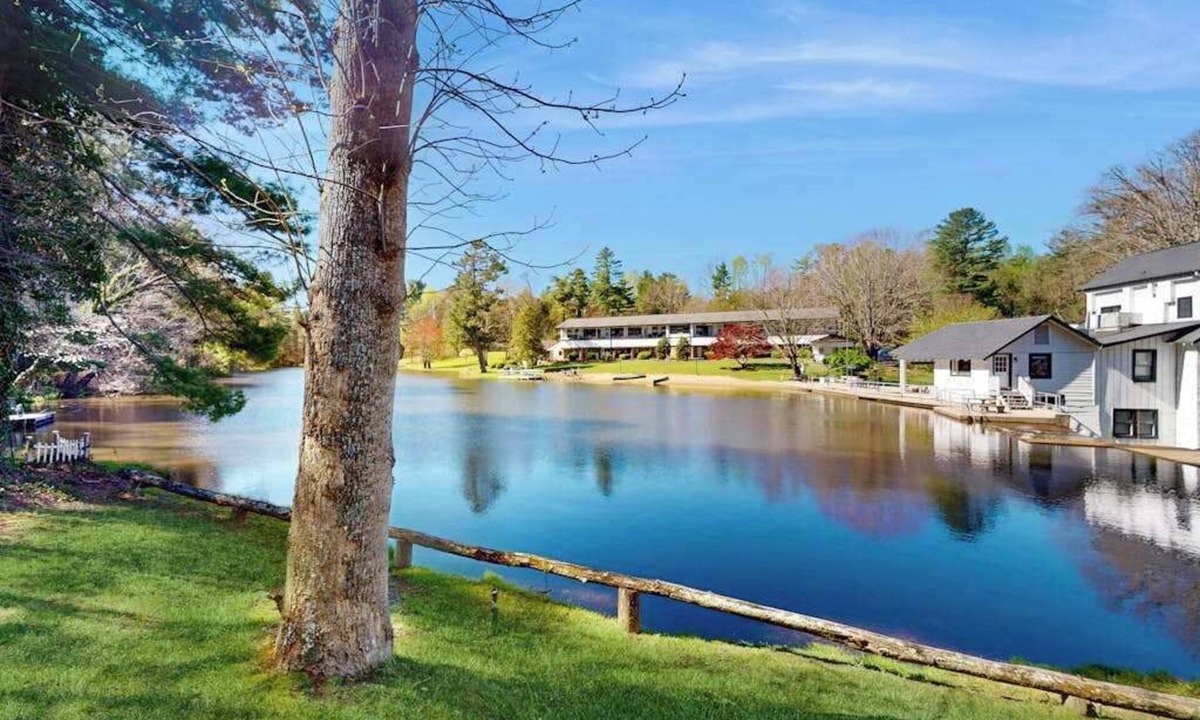 Flat Rock Condo | Dog-friendly lakefront condo with pool, canoes, & WiFi - in a perfect location
