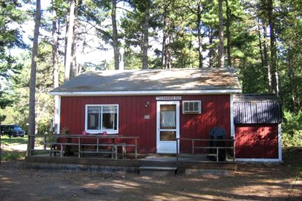 Brownfield Cabin | Dog-Friendly Lakeside Cabin Rental with Private Beach in Brownfield, Maine