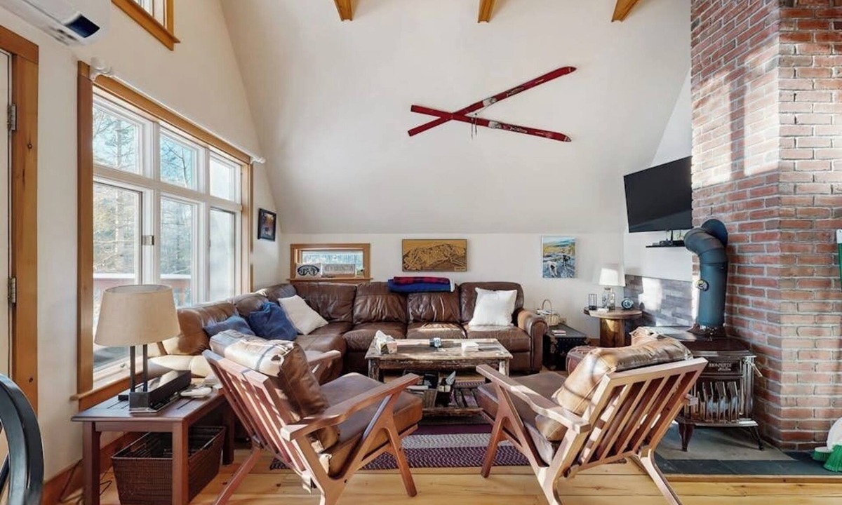 Greenwood House | Dog-friendly Woodland home near ski resort with firepit