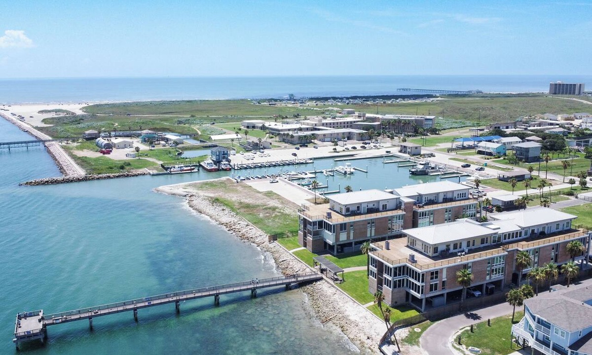 Port Aransas Condo | Dolphin Views and Adventure at Your Doorstep