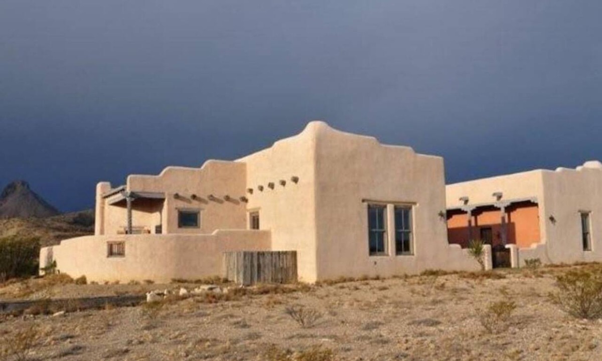 Alpine House | Dos Corazones: Exquisite Southwestern Adobe Home