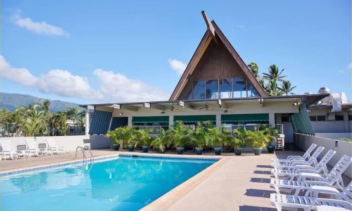 Kahului Apartment | Double-Bed Room w/WiFi & Views of Courtyard & Tropical Gardens