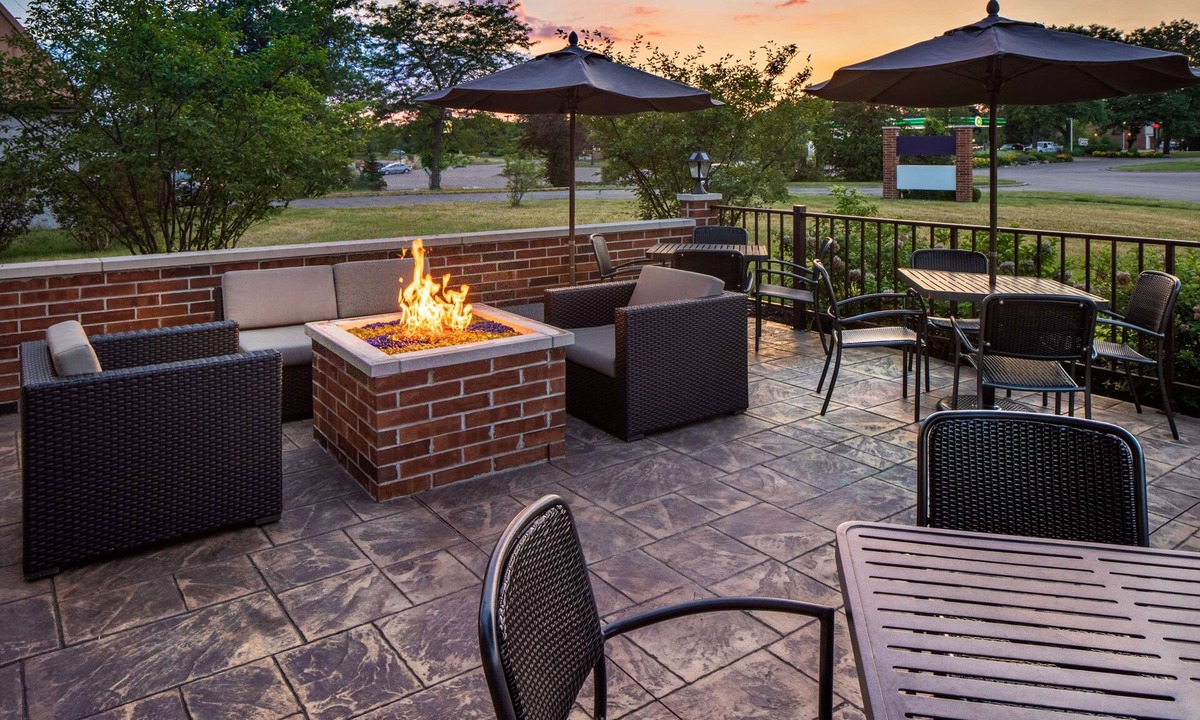 Thurston Hotel | DoubleTree by Hilton Ann Arbor North