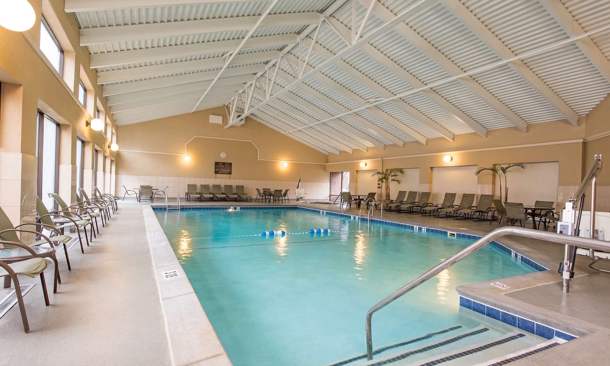 East Paris Hotel | DoubleTree by Hilton Hotel Grand Rapids Airport