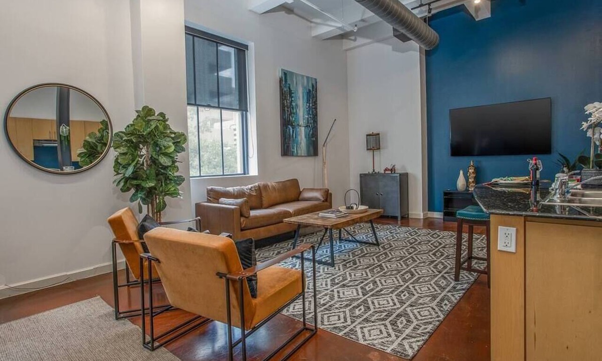Downtown Fort Worth Apartment | Downtown Fort Worth I Upscale Industrial Loft