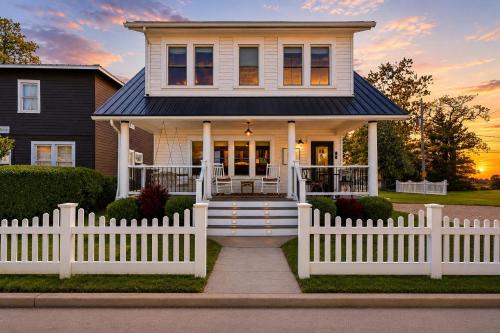 Geneva-on-the-Lake House | Dragonfly Guest House-GOTL Strip