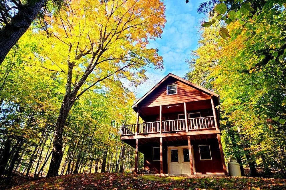 Beaver Cove Cabin | Dreamy Lofted Cabin with Direct Lake Access in Maine