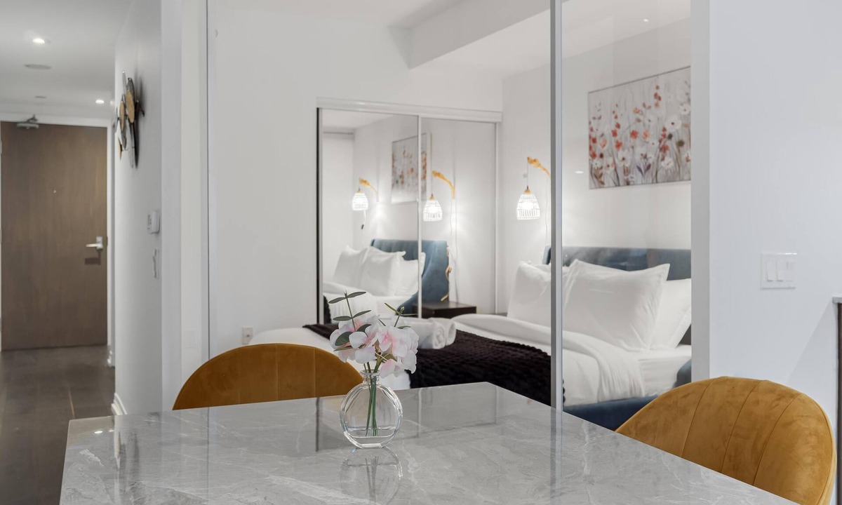 Garden District Hotel | Dundas District Suites