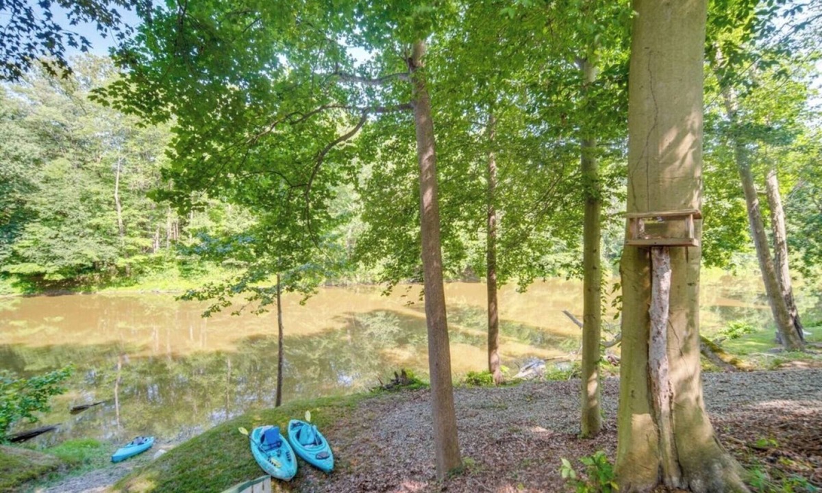 Austinburg House | Earth's River Retreat: Kayaks, Wineries and GOTL