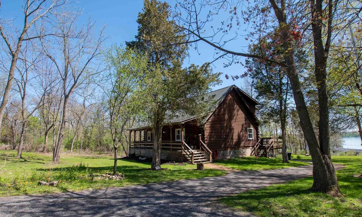 Seneca Falls House | Easy Street Getaway: Wine Trail Cabin Retreat - 1/4 Mile from Cayuga Lake