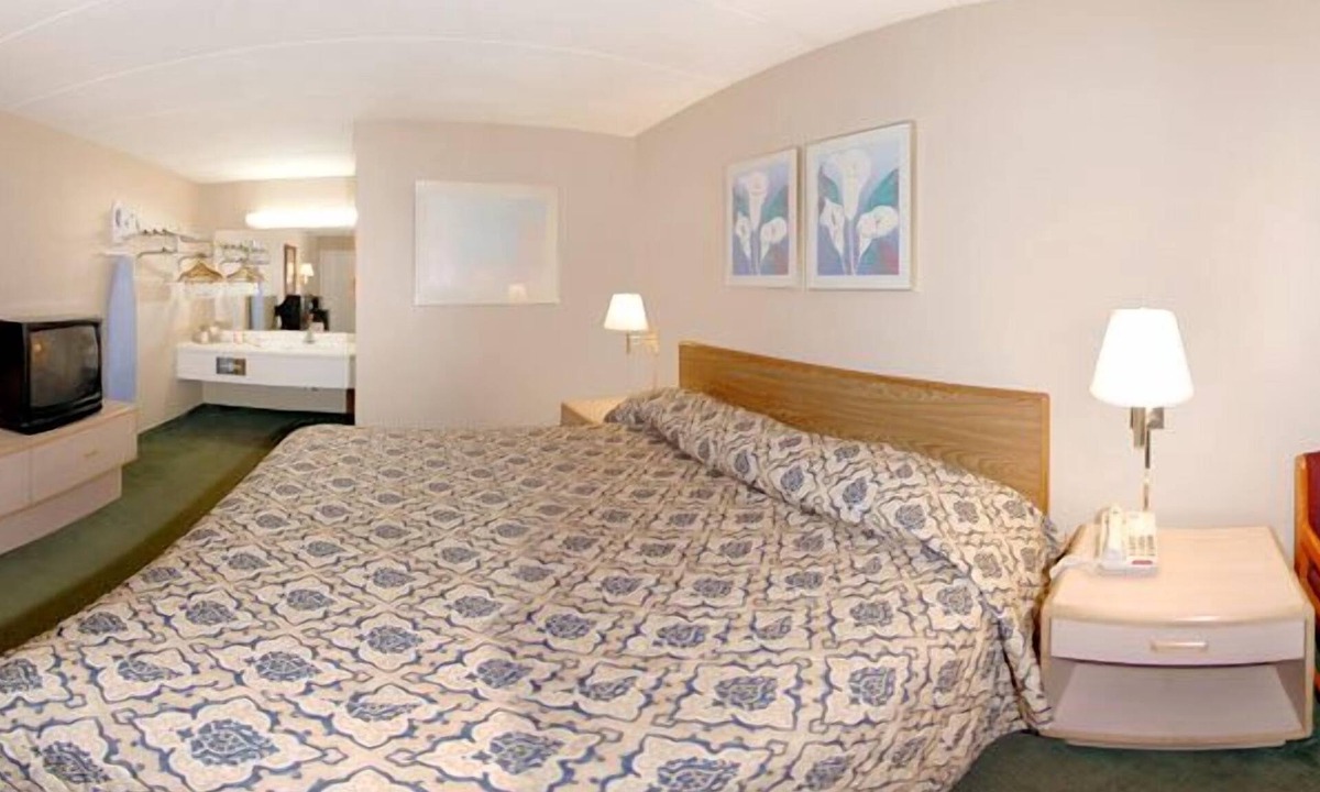 Franklin Hotel | Econo Lodge Franklin - Springboro