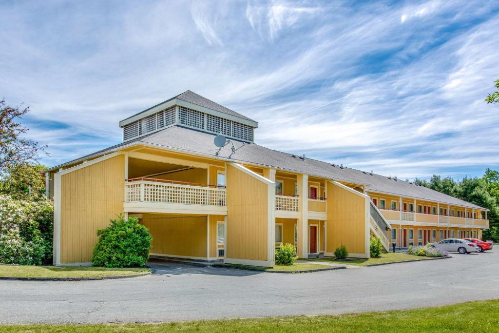 Freeport Cabin | Econo Lodge Freeport - Brunswick Area