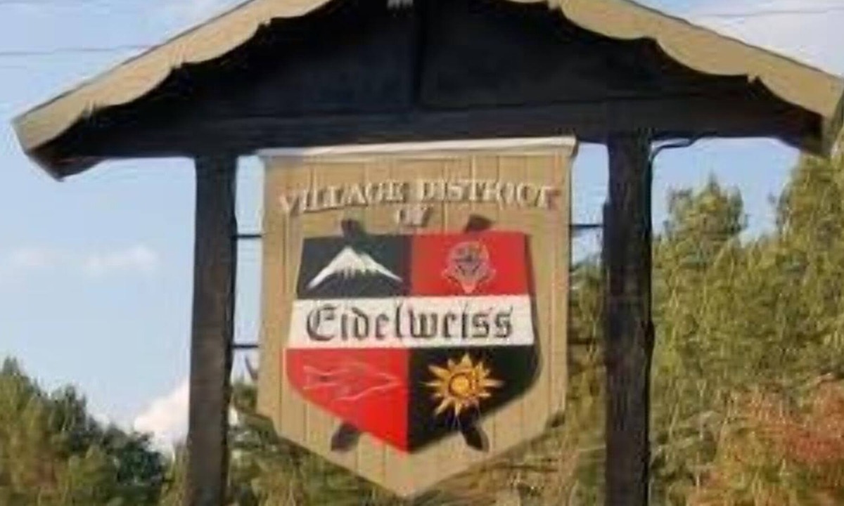 Eidelweiss Village Ski Chalet | Eidelweiss Village, Waterfront Getaway Rental