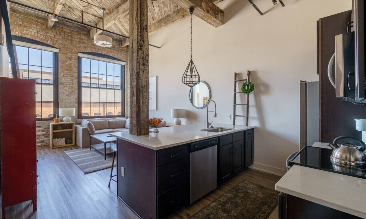 Italian Village Apartment | Elegant Short North Factory Loft