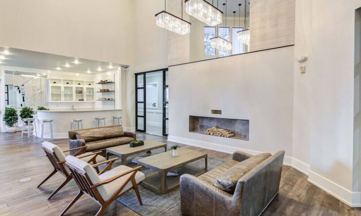 Las Colinas Apartment | Elegant Std Retreat w/King & Full BED + Pool&gym