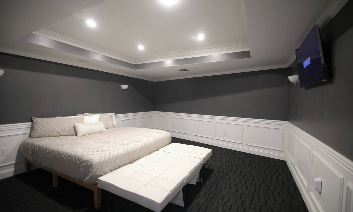 Pleasant Hills House | ELITE SUITES 5 BEDROOM RETREAT