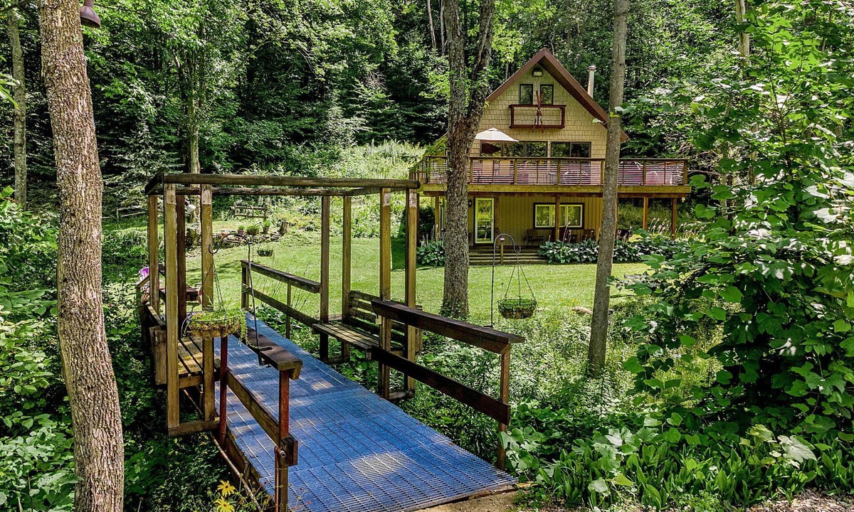 Ellicottville Ski Chalet | Ellicottville Chalet with beautiful storybook creek