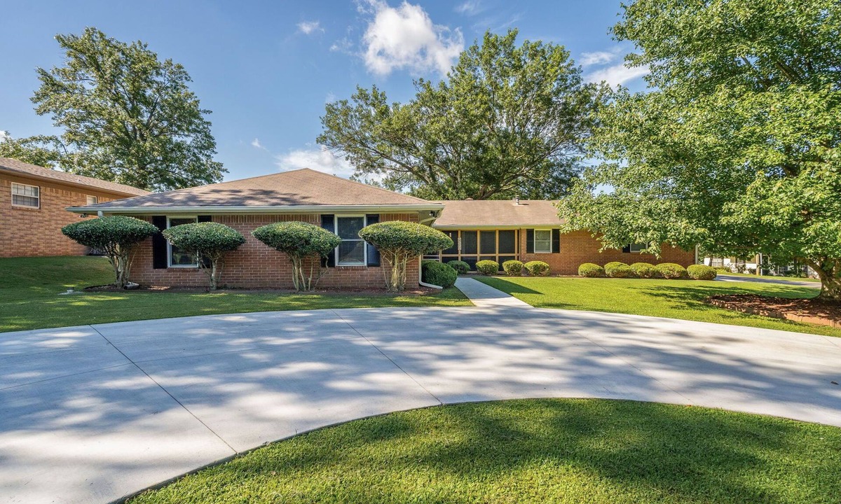 Fort Smith House | Ellsworth-Newly Remodeled 5BR