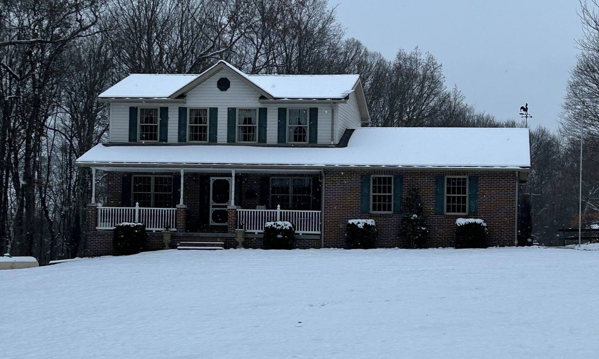 Kossuth House | Elmo Hills is nestled privately in the country ready for your family getaway.