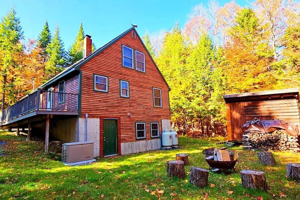 Beaver Cove Cabin | Embrace Nature in this Enchanting Cabin in Beaver Cove, Maine