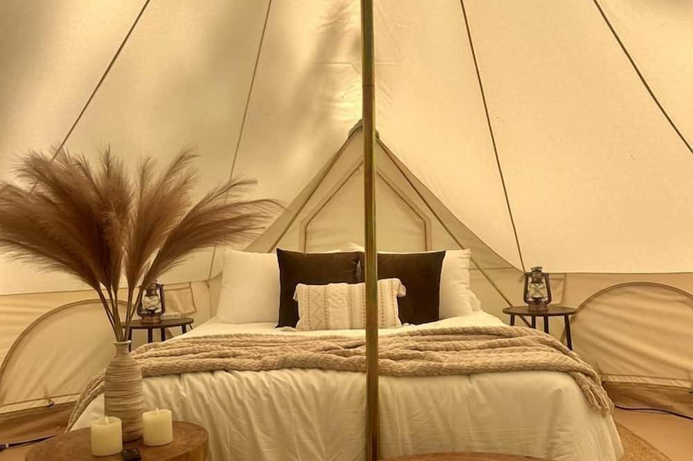 Gentry RV Rental | Enchanted Woodland Glamping Tent with Fire Pit & Clubhouse Kitchen Access Near Gentry, Arkansas
