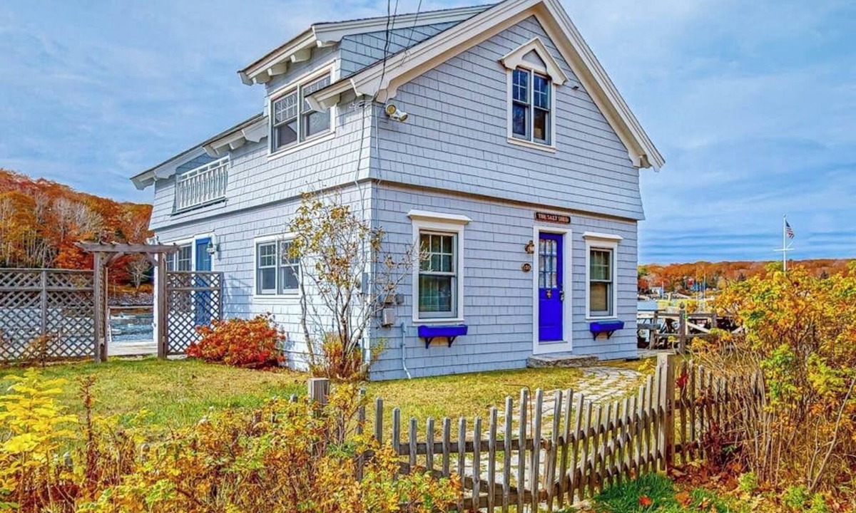 East Boothbay Cabin | Enchanting Oceanfront Cottage with Breathtaking Views and Modern Comforts