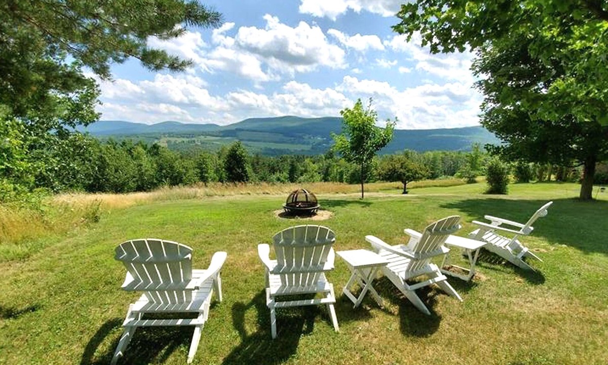 Durham House | Endless Mountain Views & Outdoor Hot Tub. 8 miles to downtown Windham & Skiing!