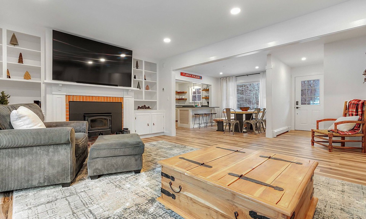 Sunday River Area House | Enjoy a 90 Second, Traffic-Free drive to Sunday River’s South Ridge Lodge!