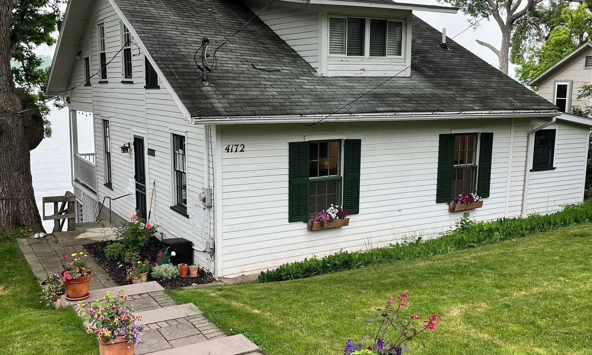 Livonia Cottage | Enjoy a relaxing getaway at Casa San Leone on beautiful Conesus Lake.