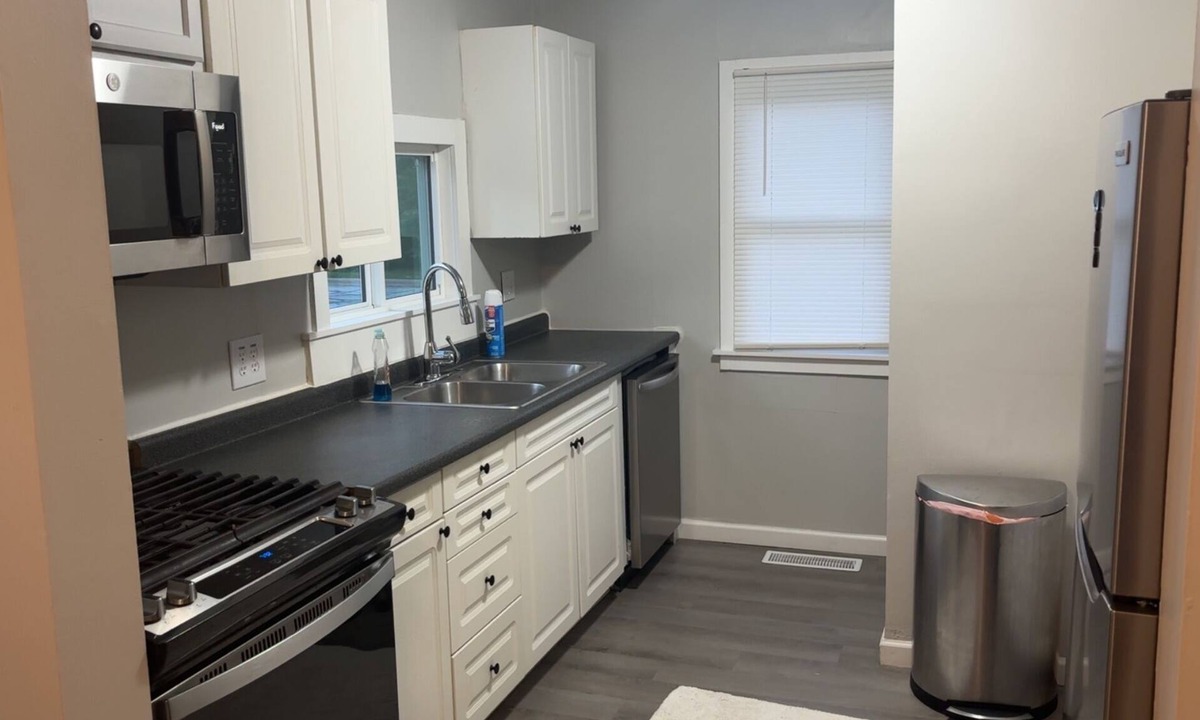 Hilliard House | Entire 1BR House w/spacious driveway