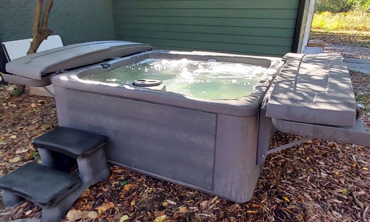 Van House | Entire Home with Hot Tub in Van, TX