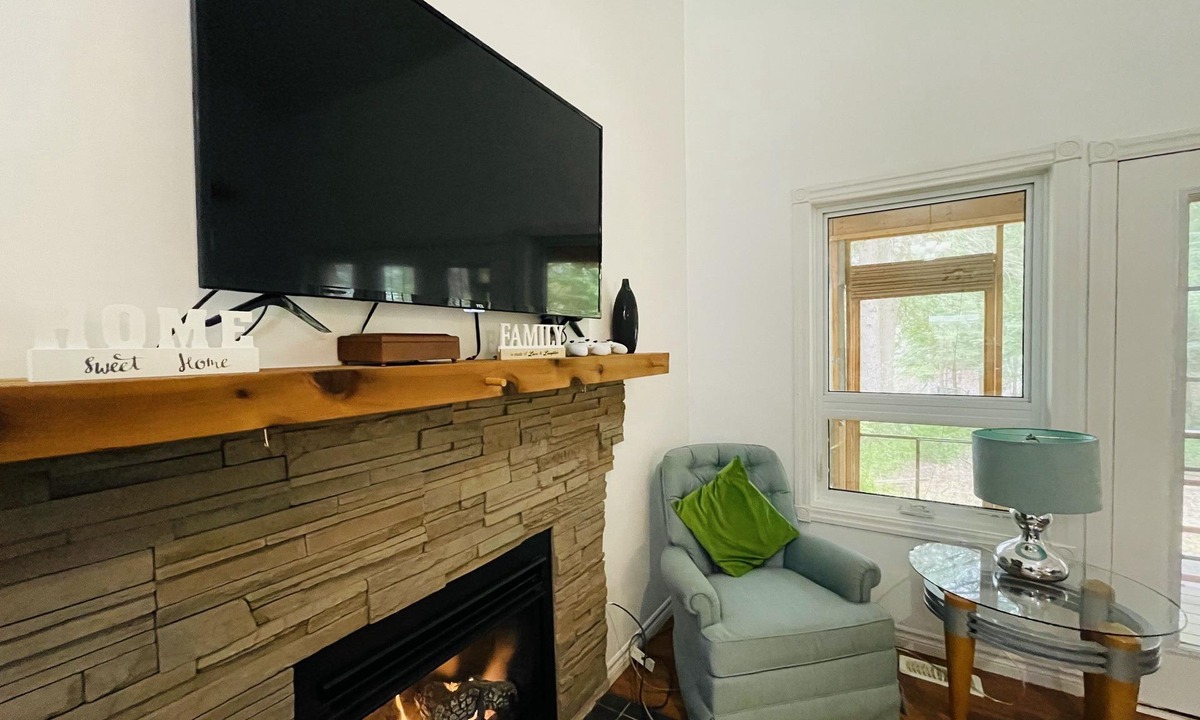 Sebright Cabin | Entire Riverfront & Forest Family Cottage