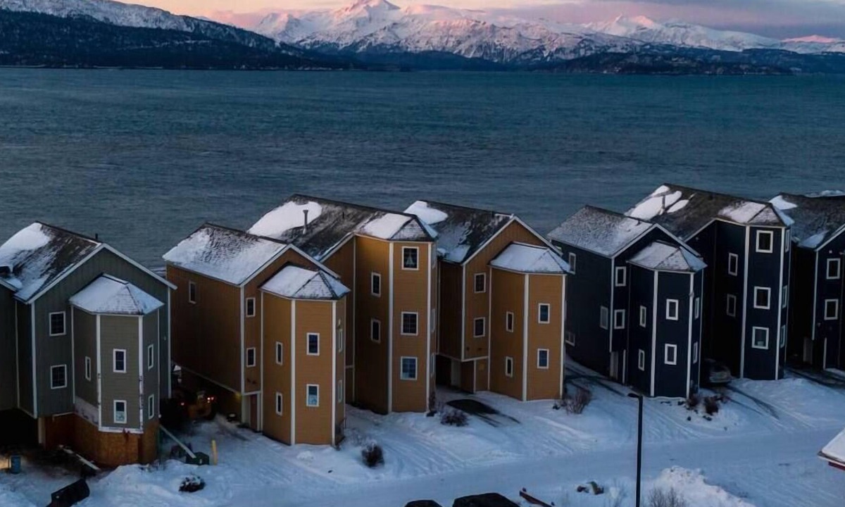 Homer House | Entire waterfront unit for your whole family!