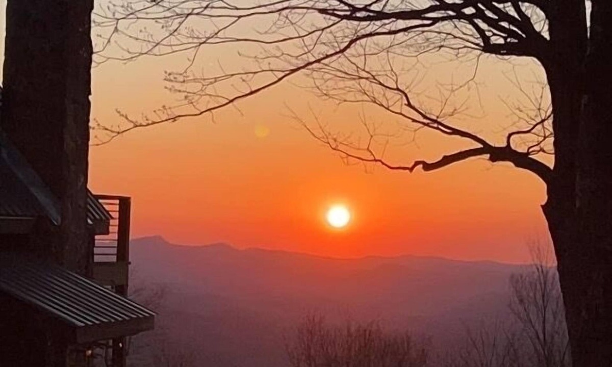Clayton Cabin | Epic sunrises between Clayton Ga & Highlands NC in Scaly Mountain, NC community