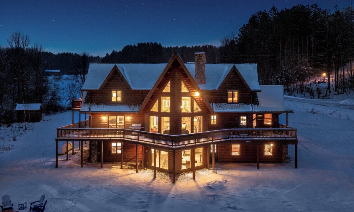 Ellicottville Cabin | Epic Yellowstone Lodge 🤠 Hot Tub, Sauna, Theater, Bars & Ski Views ⛷️