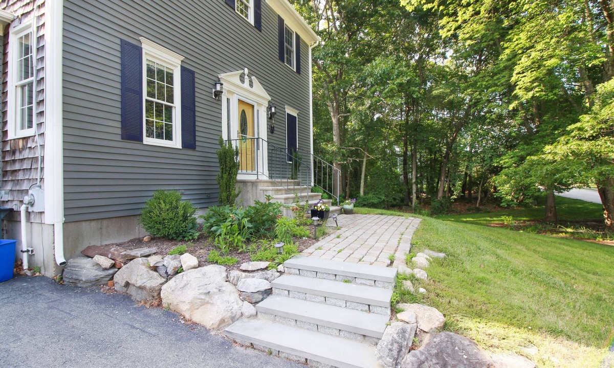 North Kingstown House | Escape to RI! ~ King Ensuite ~ 3BD 2.5BA Near Newport
