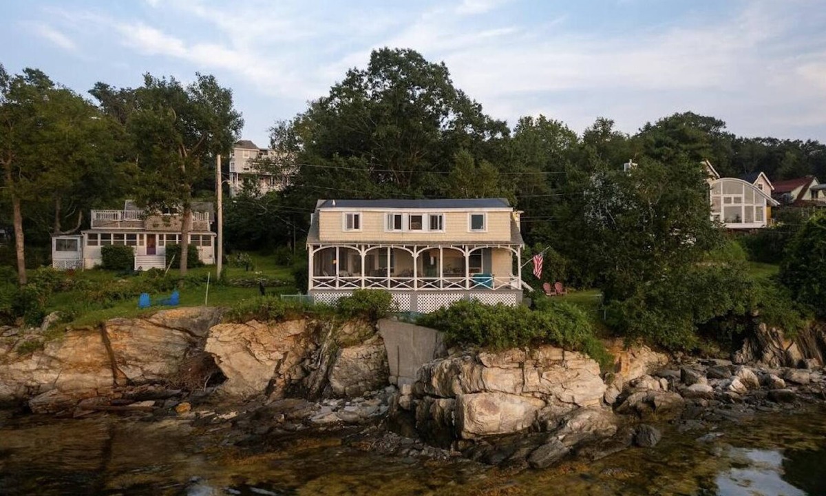 Peaks Island House | Evergreen cottage 5' from the water with private beach.