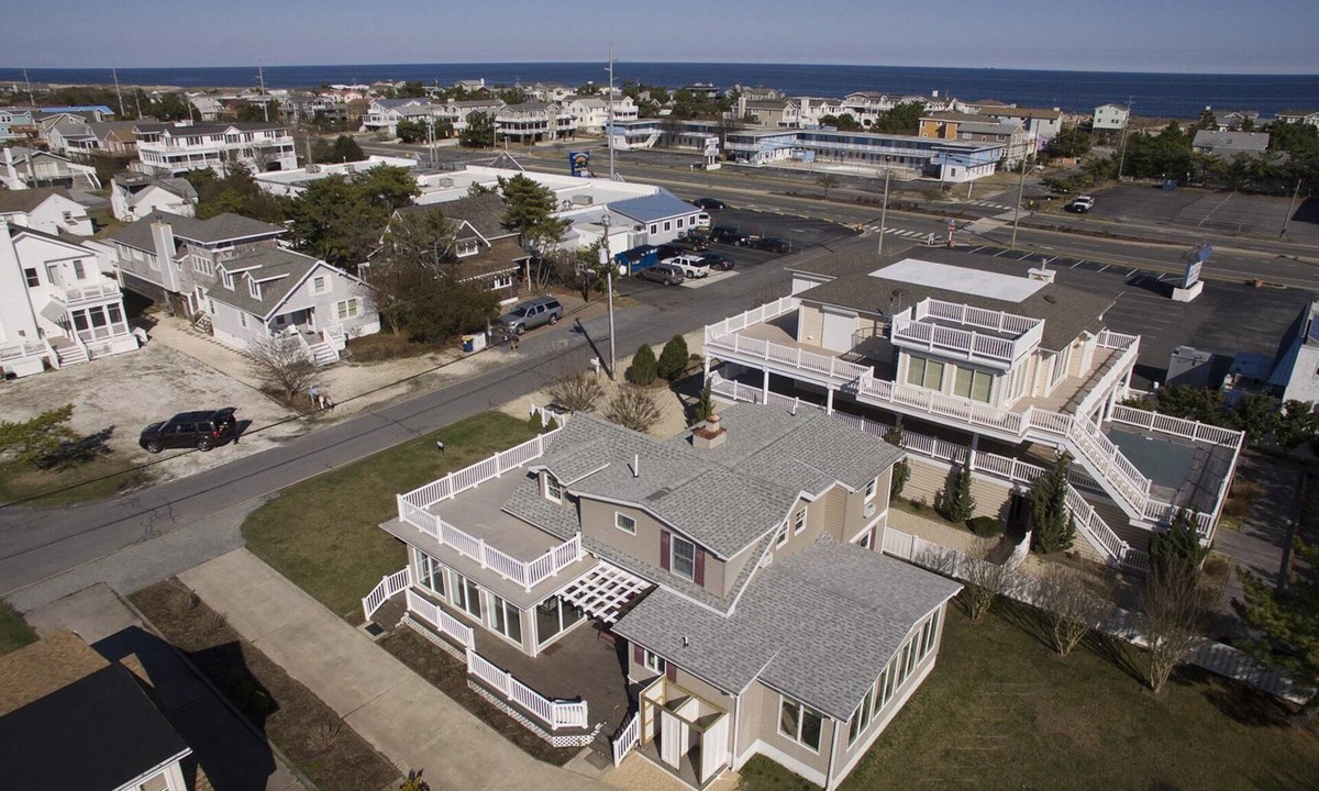 Fenwick Island House | Excellent 4 bedroom Beach House in Fenwick Island, walking distance to the Beach! Wifi available!