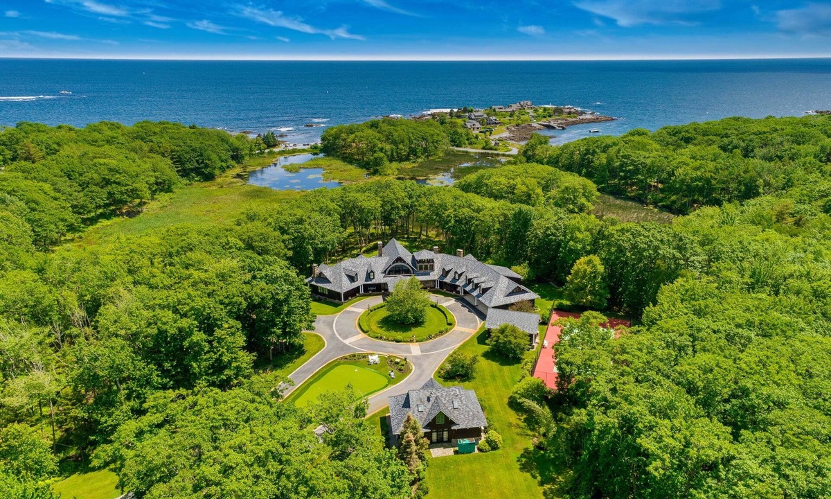 Kennebunkport House | Exclusive Luxury Estate With Infinity Pool, Tennis Court, and Putting/Chipping Green
