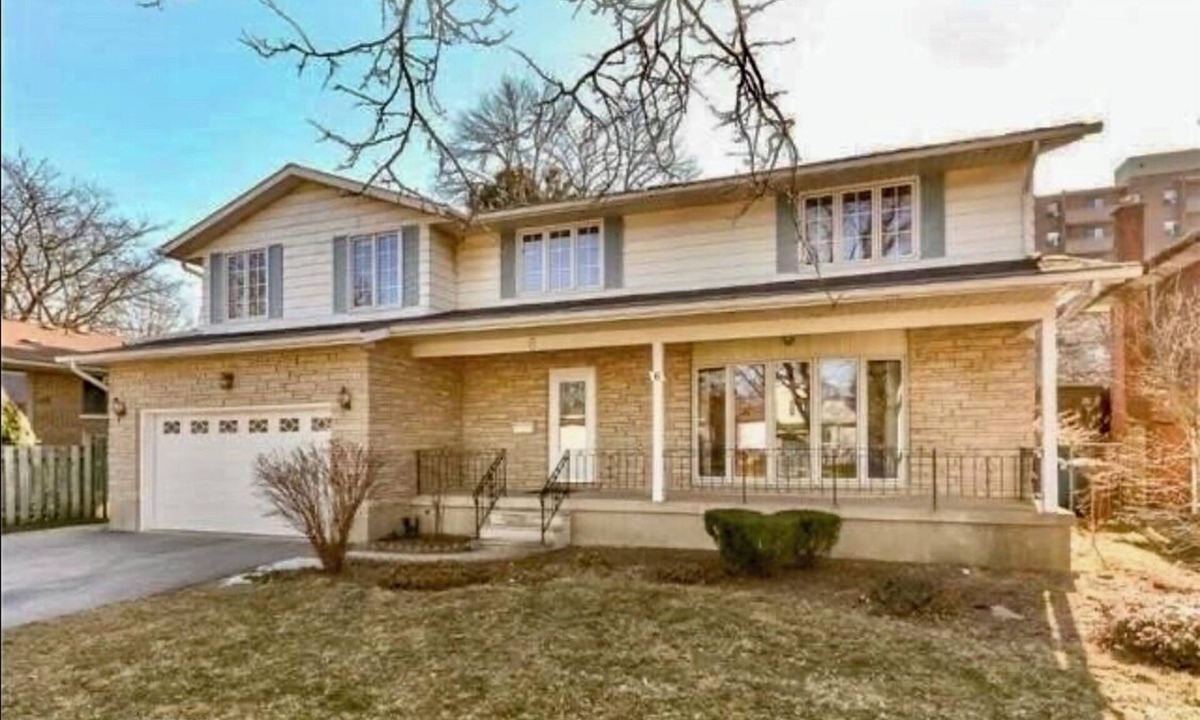 Guelph House | Executive Detached Home