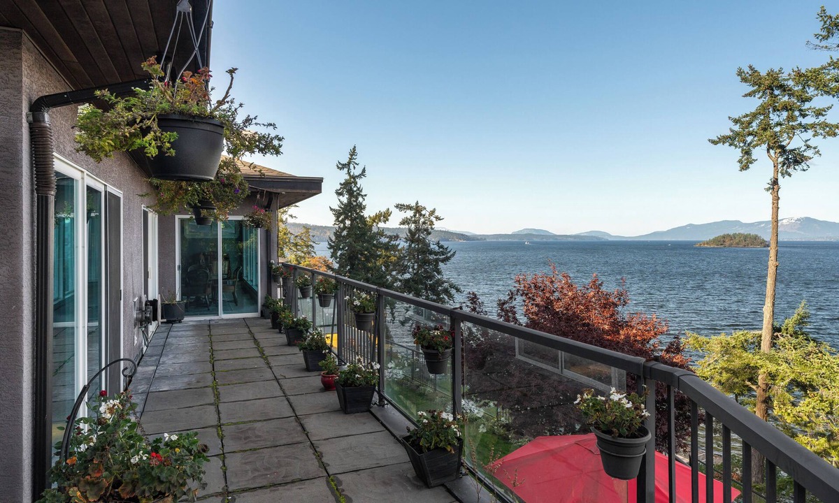 Victoria House | Executive Waterfront Residence with Private Deep Water Dock