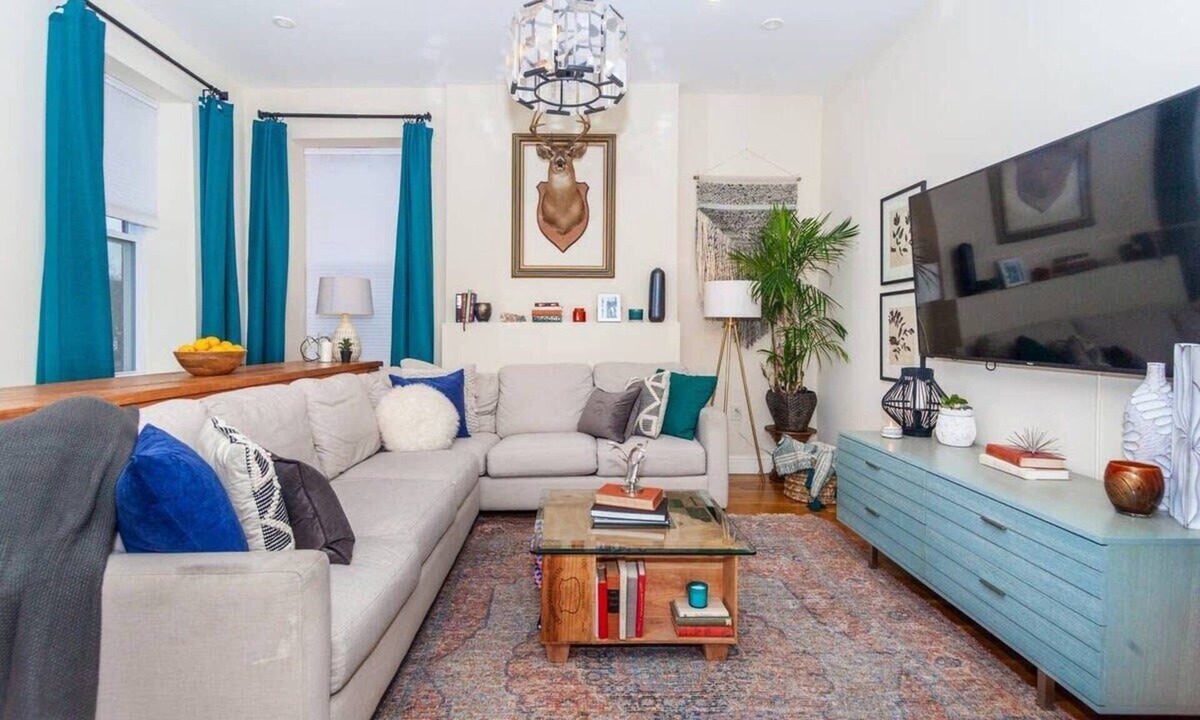 Highland Park House | Expansive Essential Triplex | near T