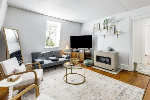 Worcester Apartment | Explore Dtwn, Parks & Colleges: Cozy Worcester Apt