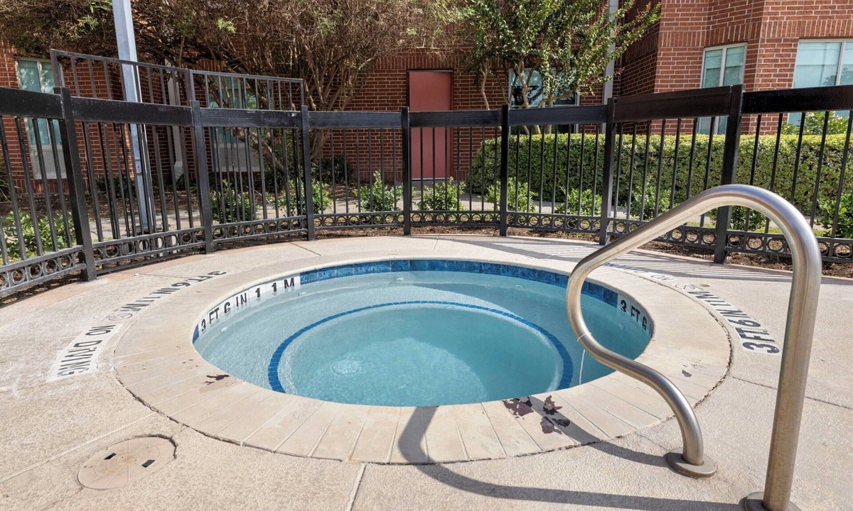 FM 1960 Hotel | Explore Houston’s Attractions from a Quiet Room, Perfect for a Relaxing Stay