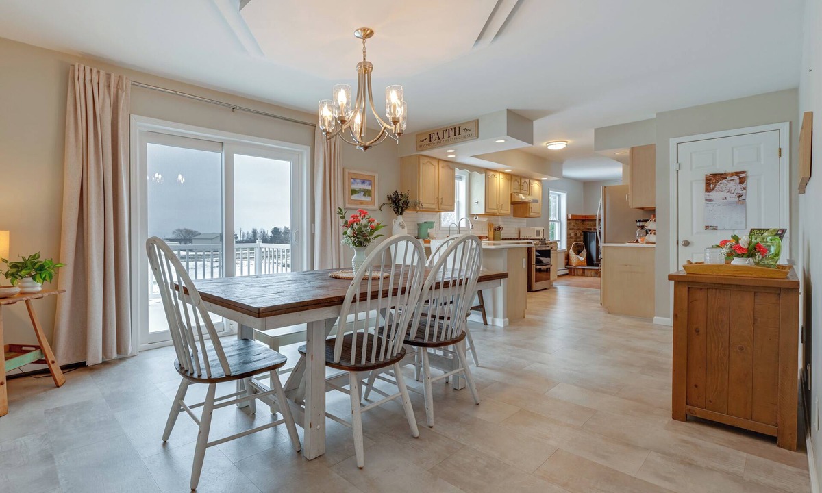 Town of Reading House | Explore + Relax: Gem Near Watkins State Park Gorge