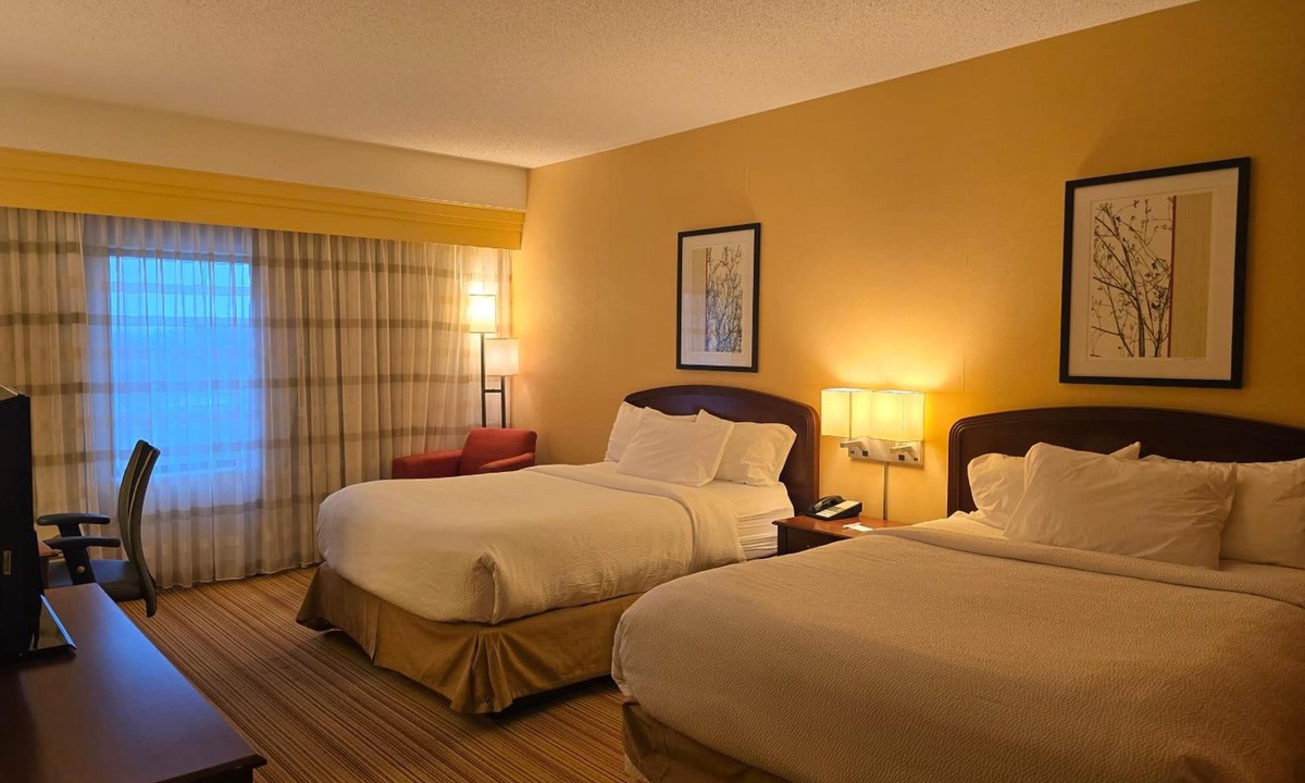 Altoona Hotel | Explorer Hub in Altoona Near Scenic Parks, Allegheny Trails, and Outdoor Fun