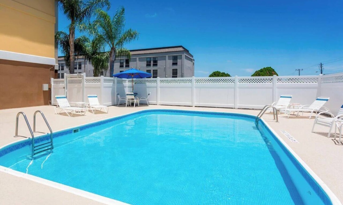 South Side Hotel | Fair Field Inn Corpus Christi 2 Queen Studio