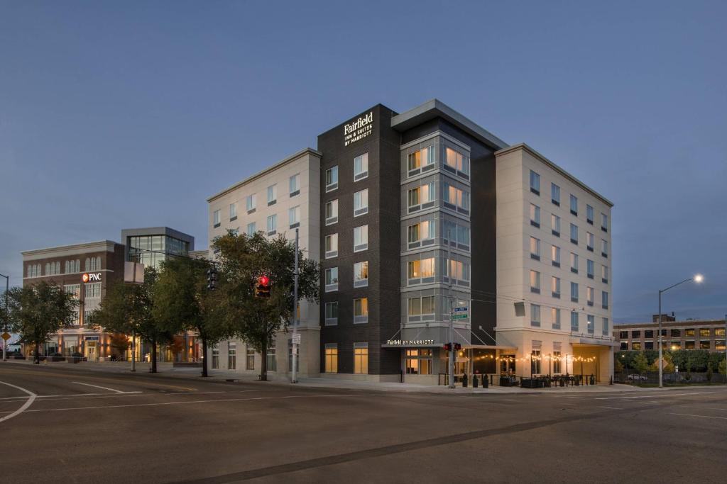 Downtown Dayton Hotel | Fairfield by Marriott Inn & Suites Dayton Downtown